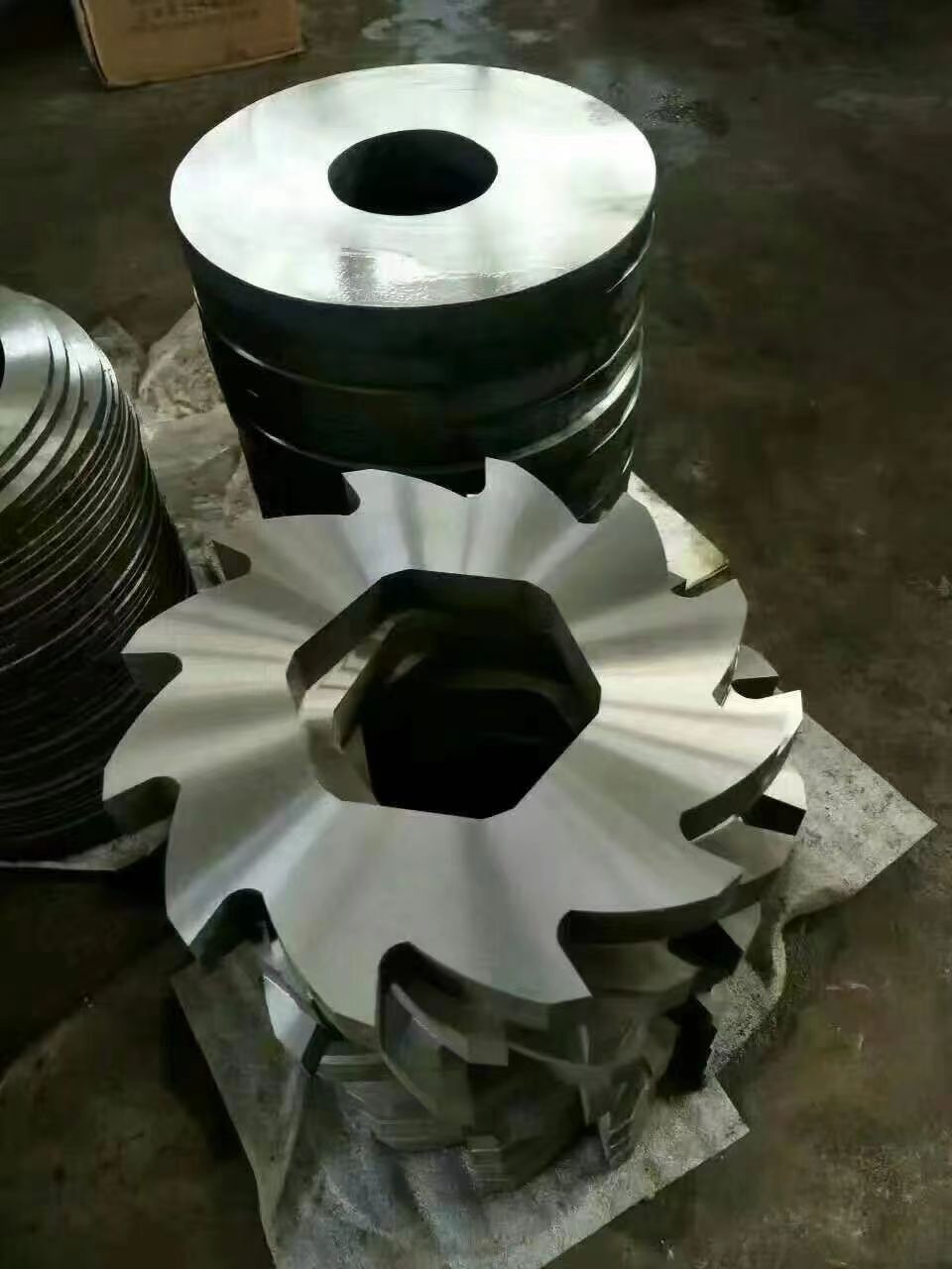 Dual-shaft shredder blades (20) Dual-shaft shredder blades (20)