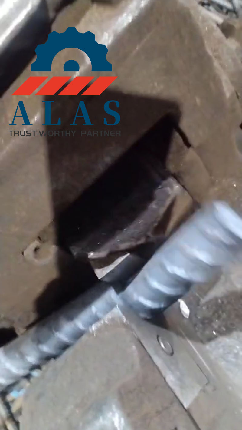 ALAS Steel Rod Shearing Performance Demonstration ALAS rebar blade cutting heavy steel bar on machine