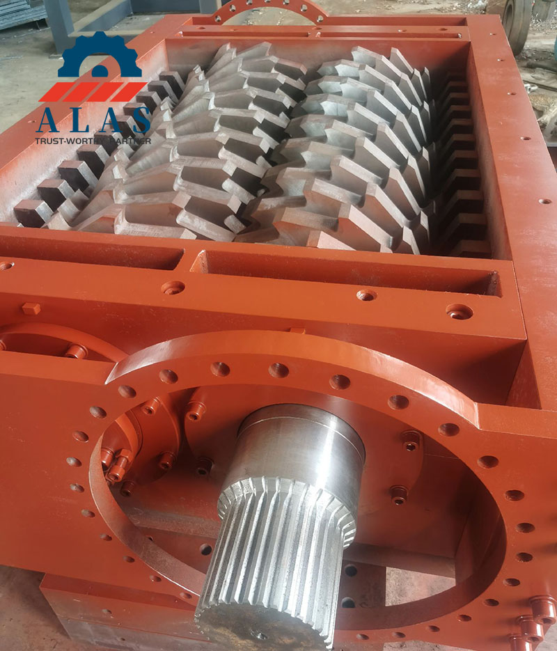 industrial-two-shaft-shredder-box-interior-view industrial-two-shaft-shredder-box-interior-view