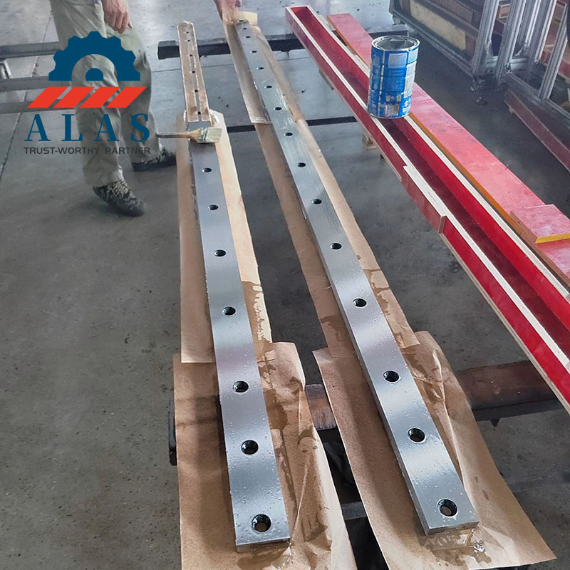 ALAS Premium D2 Steel Metal Shearing Machine Blades (Custom Sizes Available) Long heavy duty guillotine shear knives and shearing machine blades being coated with anti rust oil in factory