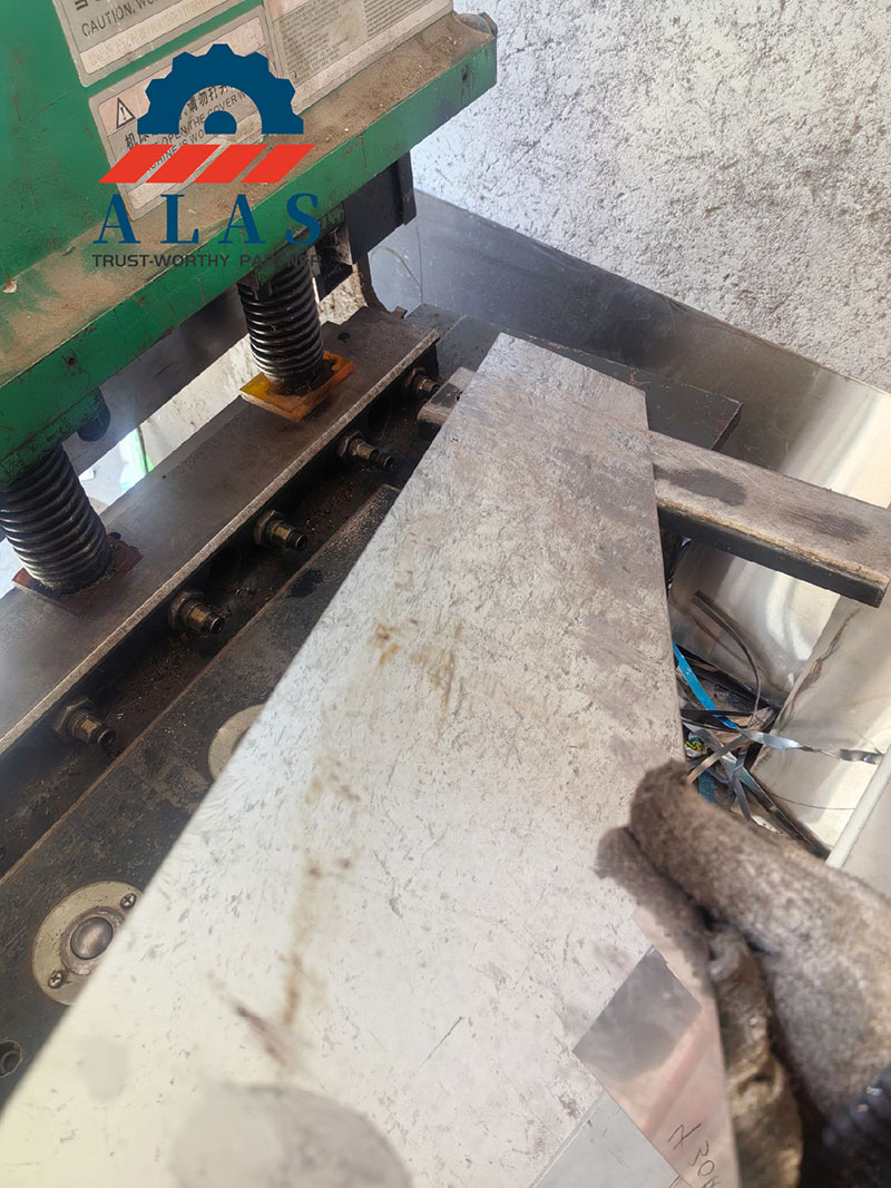 ALAS Flawless Sheet Metal Shearing Results Clean burr-free edge performance on a heavy steel plate sheared by Nanjing Alas metal shear blades
