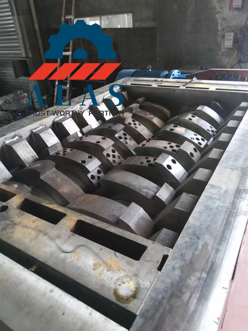 Easy Maintenance Dual Shaft Shredder Cutting Chamber - ALAS ALAS assembled modular quick change double shaft shredder blades inside the cutting chamber