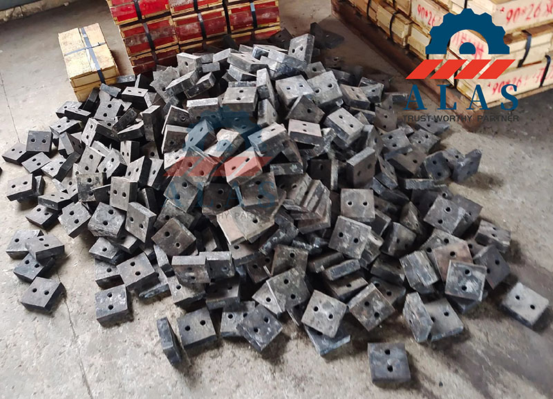 Factory Stock of Hydraulic Shear Blade Blocks Mass production and bulk stock of 2-hole rectangular hydraulic shear blade blocks for rebar cutters in the factory