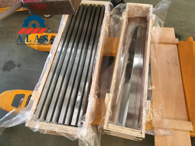 Export-Standard Wooden Crates for Press Brake Tooling and Industrial Blades ALAS precision press brake tooling and shear blades secured in heavy-duty export wooden crates with anti-rust plastic wrapping for ocean freight