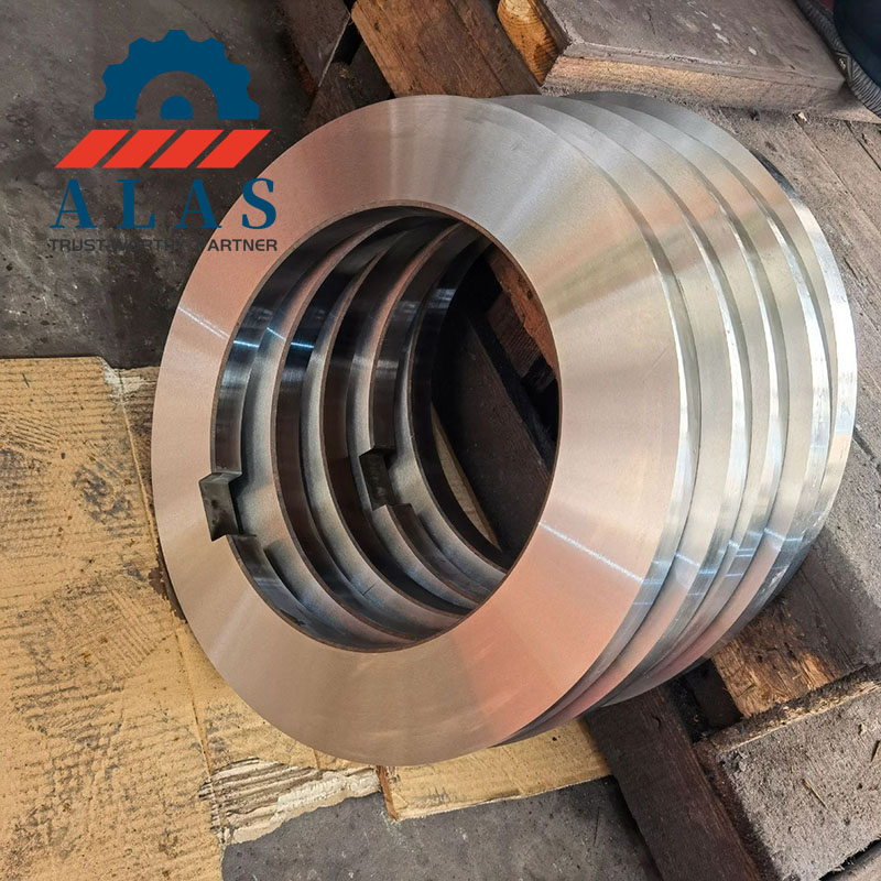ALAS Premium Metal Circular Slitter Knives High precision D2 steel circular slitter knives stacked in factory workshop for steel coil processing line