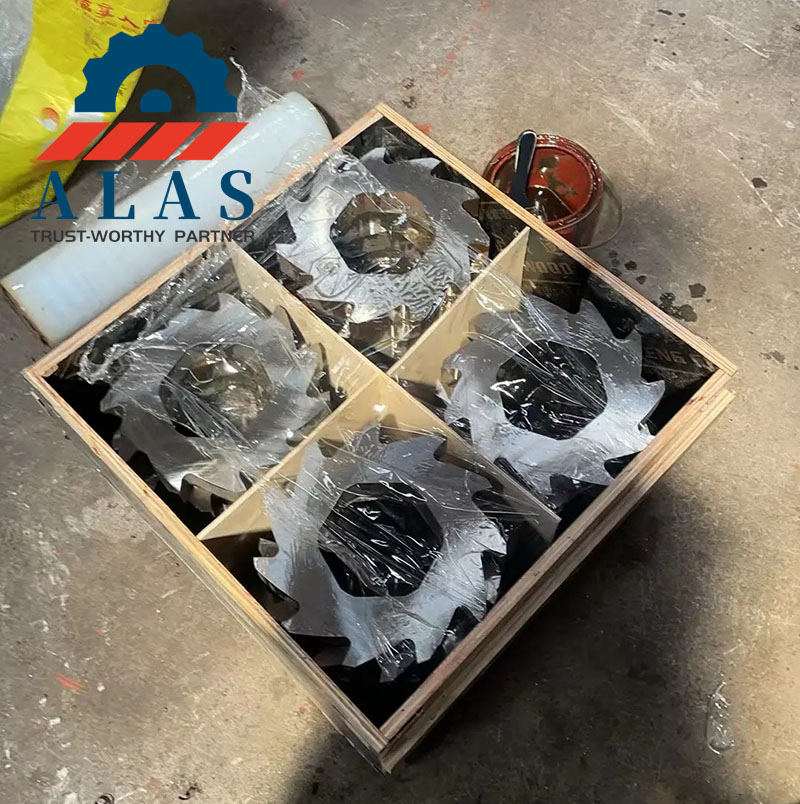 Safe Maritime Shipping Packaging for ALAS Industrial Blades Anti-rust oil and stretch film packaging of ALAS double shaft shredder blades in heavy duty export wooden cases