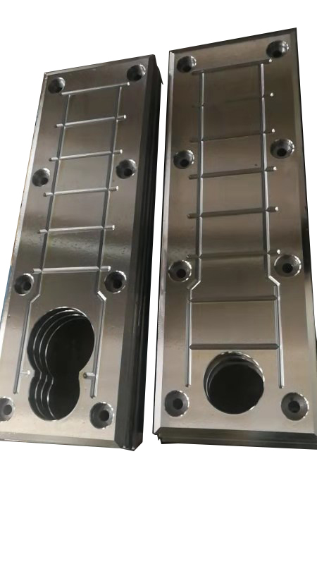 Heavy-duty mill housing wear plates for roll stand protection