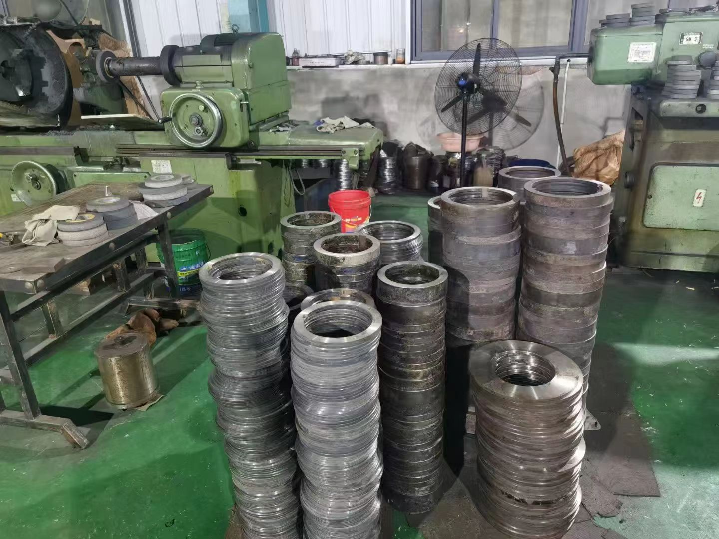Slitter Knives Manufacturer - Precision Grinding Workshop