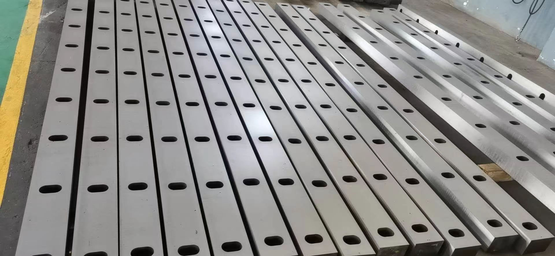 Mechanical shearing machine blade