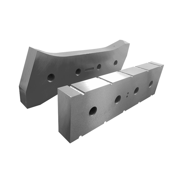 Heavy-duty alligator shear blade for scrap metal processing
