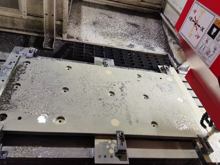 cnc-machining-composite-sliding-plates-01