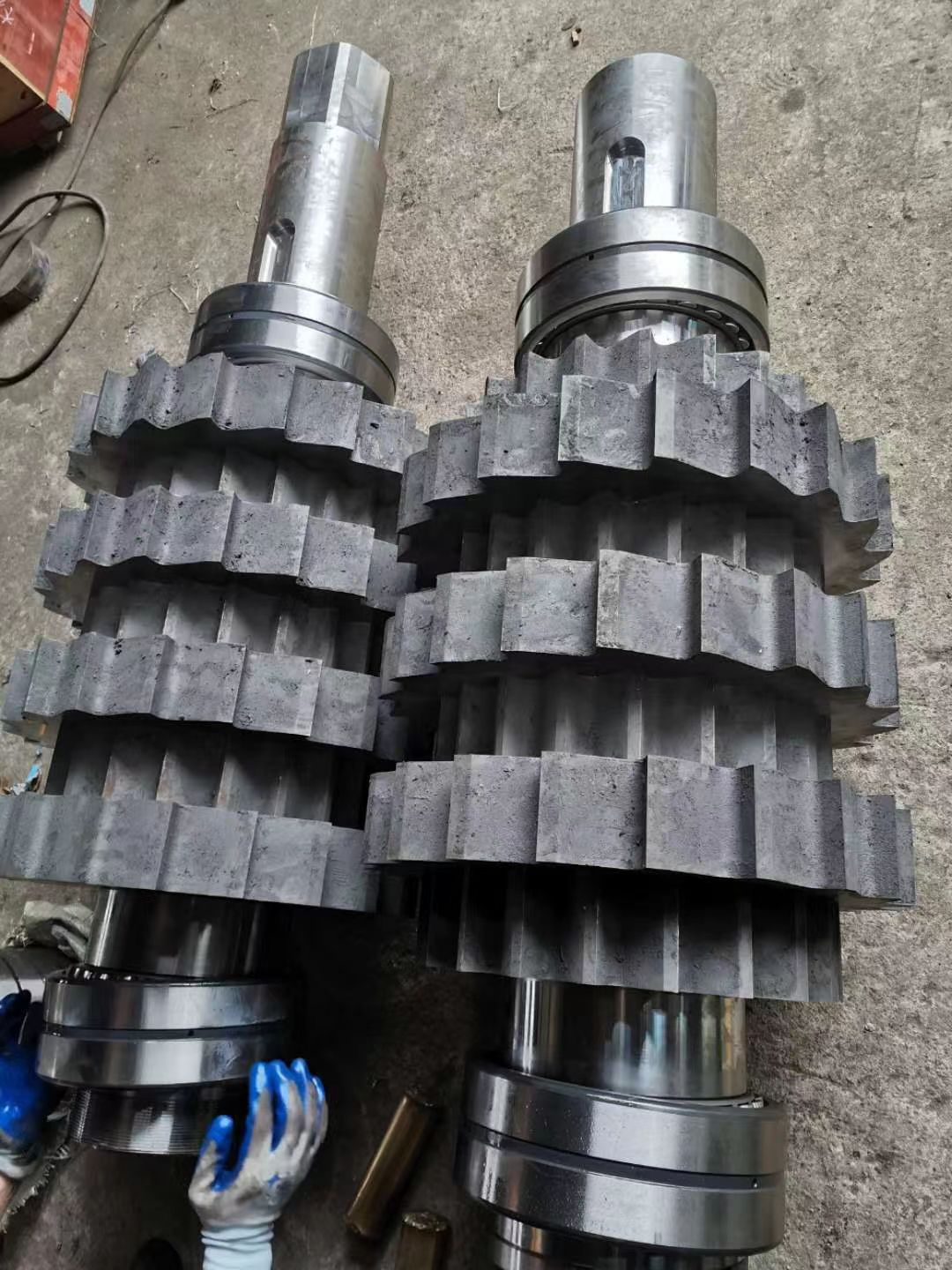 double-shaft-shredder-shaft-assembly-with-knives-06