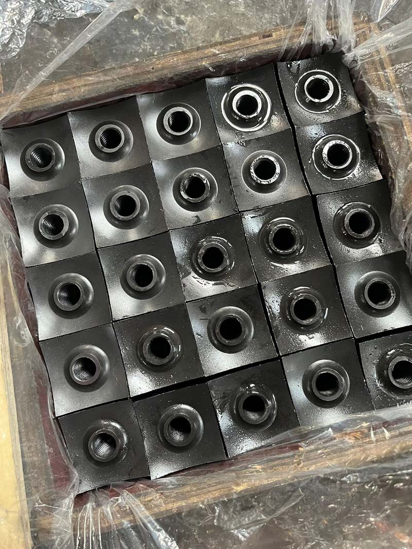 single-shaft-shredder-blades-in-wooden-box-01