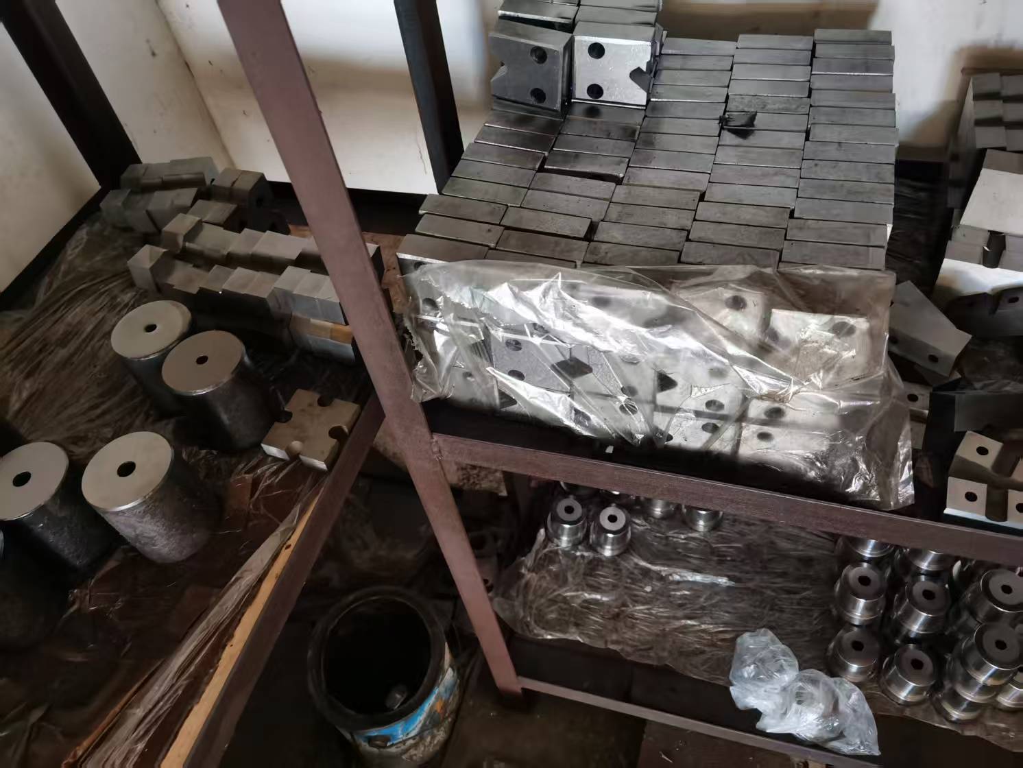 Concrete pile machine head machine cutting blade