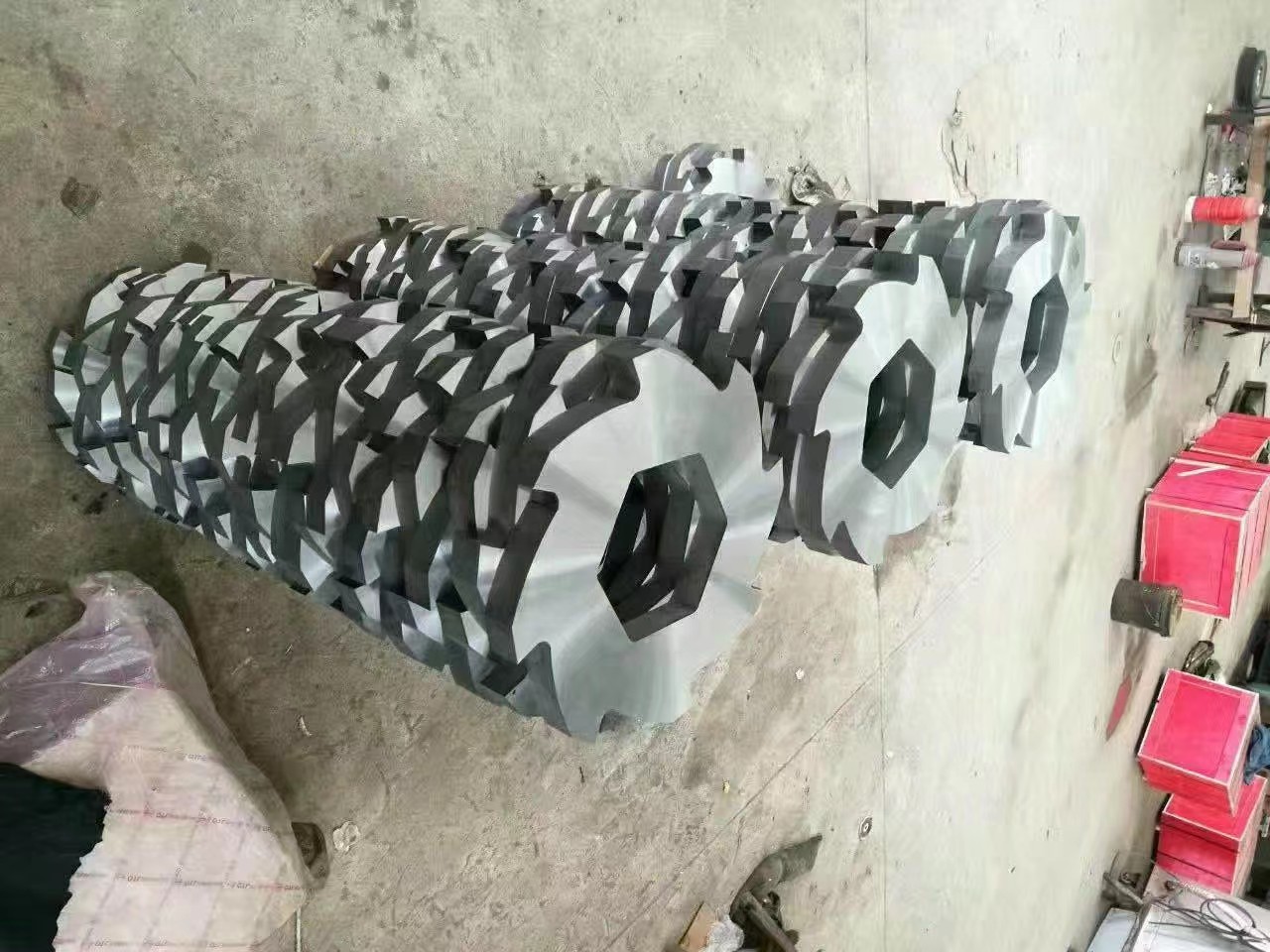 Dual shaft shredder blade