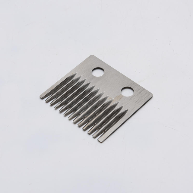 Precision teeth knife for trimming excess rubber flash from tires during the manufacturing process