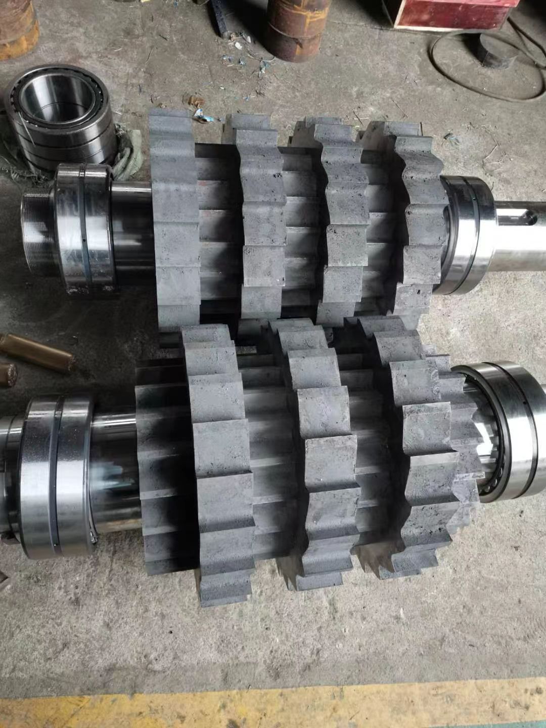 double-shaft-shredder-shaft-assembly-with-knives-03