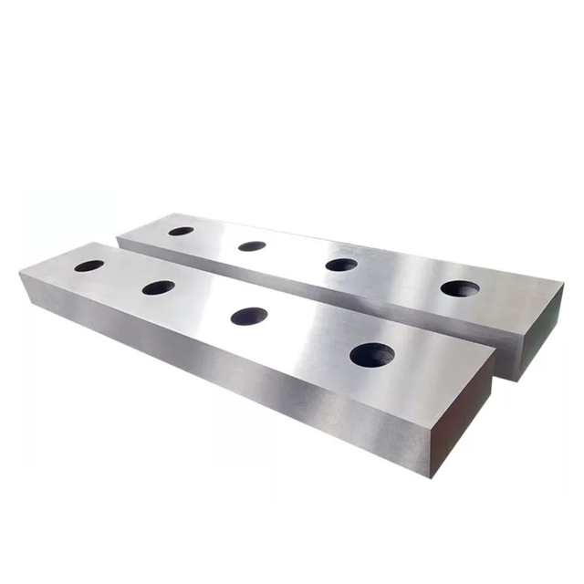 Durable scrap metal shearing blades for alligator and gantry shears, high-impact resistant