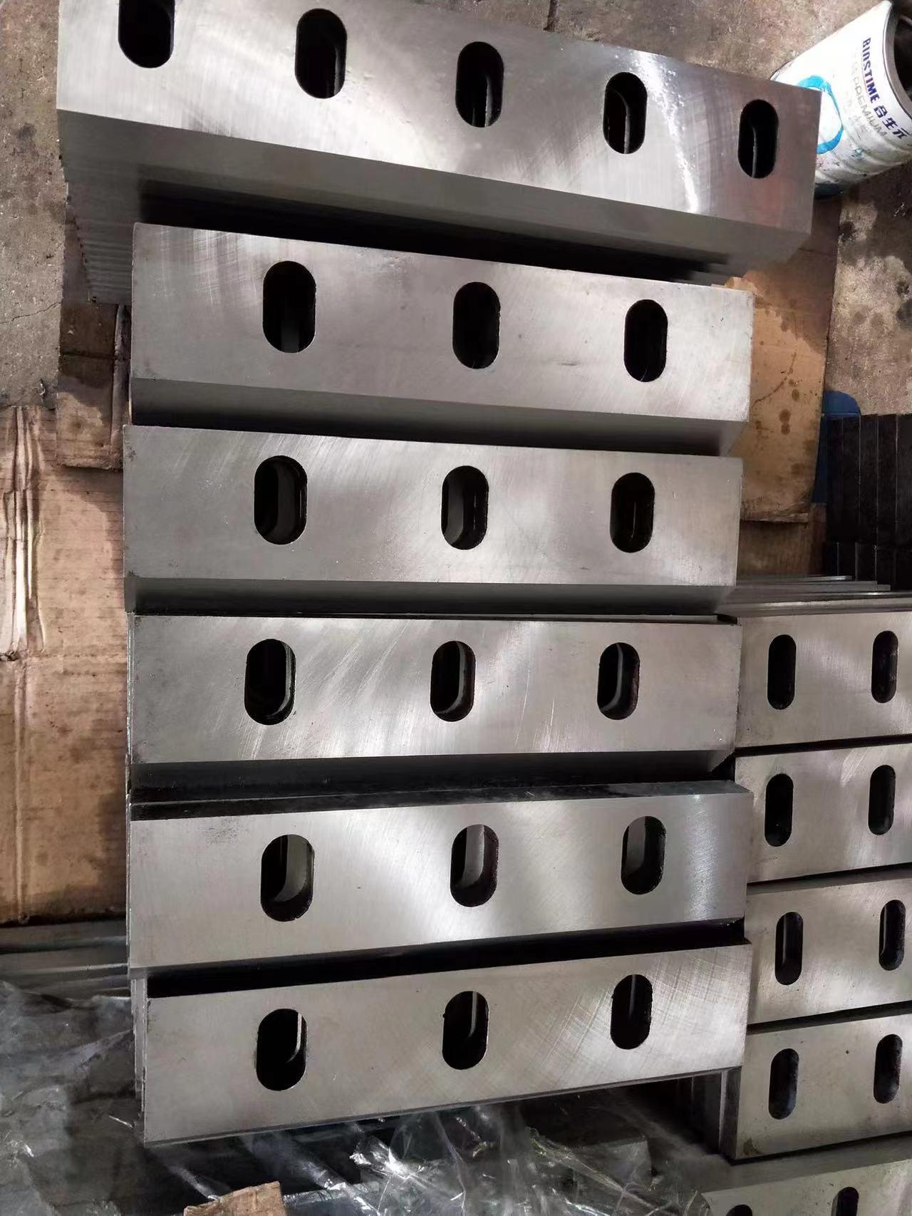 sdk-11 plastic shredder blades side view showing