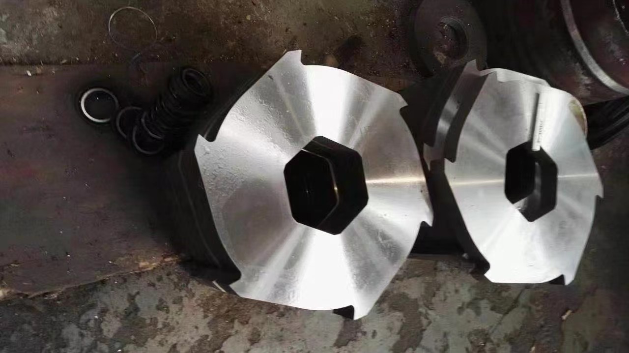 Dual shaft shredder blade