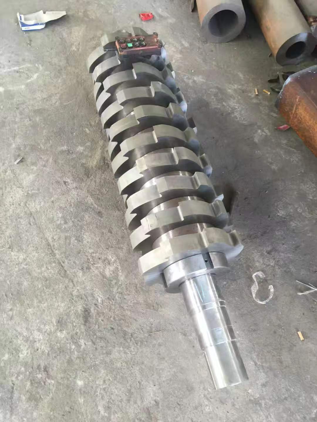 double-shaft-shredder-shaft-assembly-with-knives-04