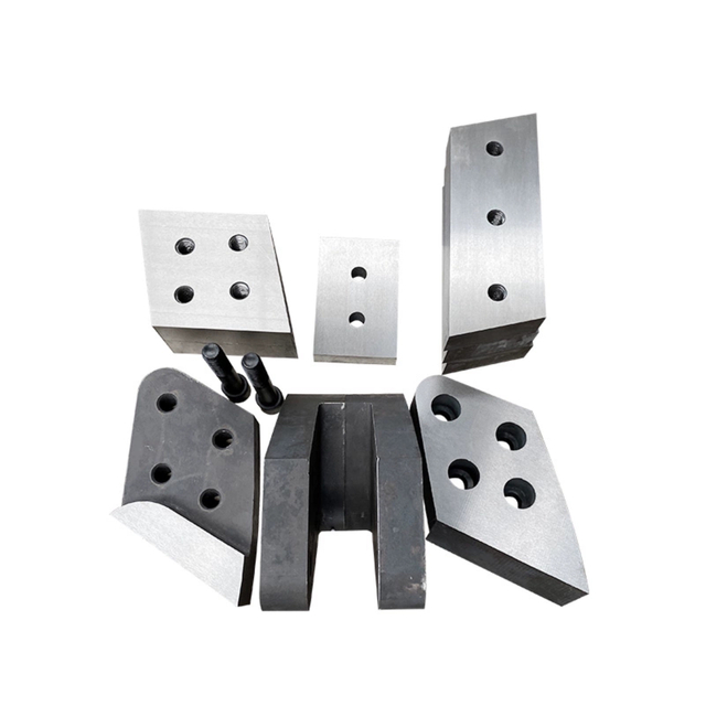 Heavy-duty hydraulic shear blades for excavator attachments