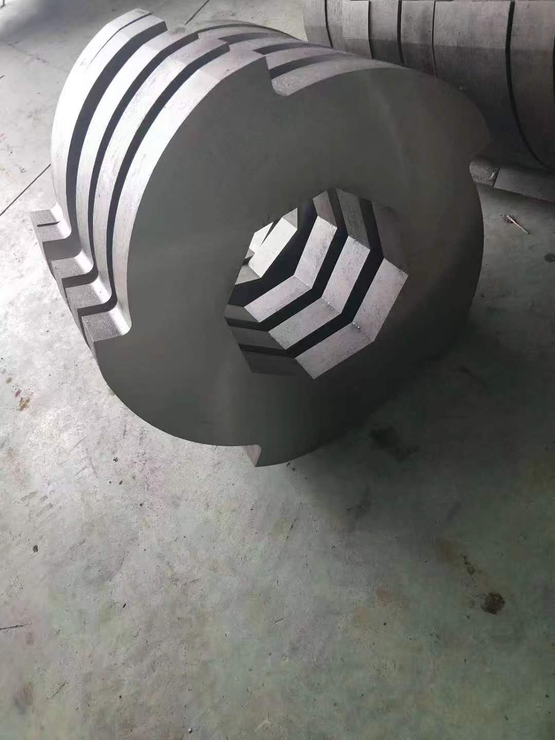 Dual shaft shredder blade