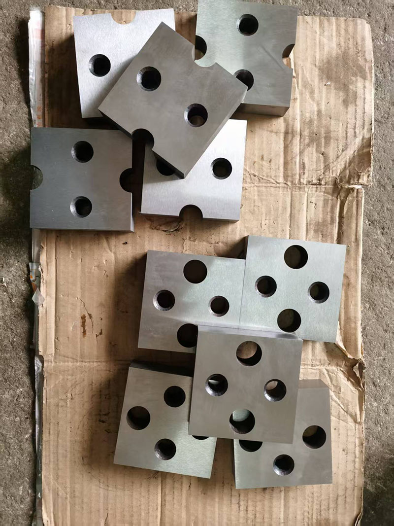 Heavy-duty H13 tool steel wear-resistant rebar cutter blade