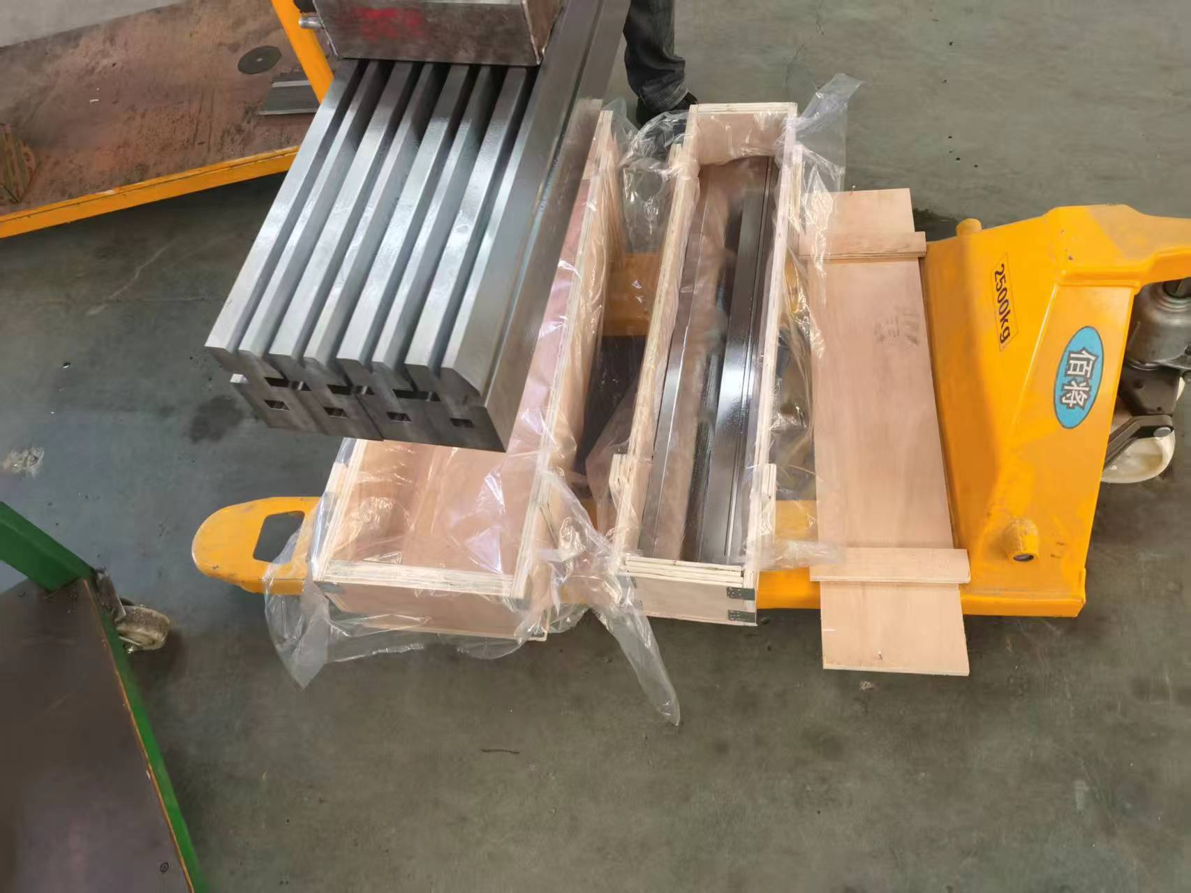 bending-machine-die-export-wooden-packaging-02