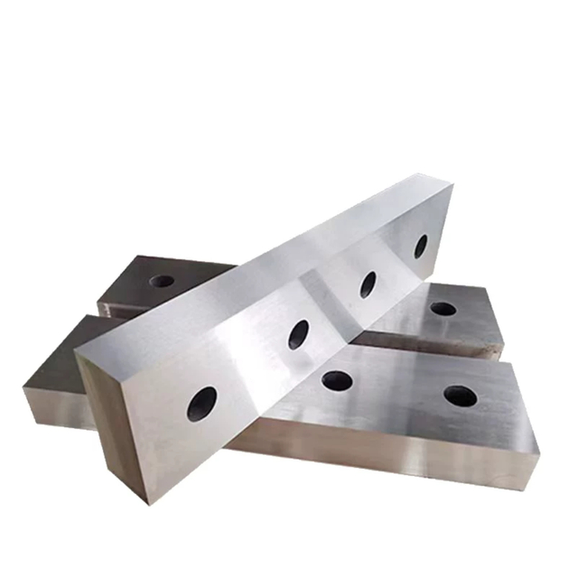 High-impact scrap metal shear blades for hydraulic mobile shears and recycling machines