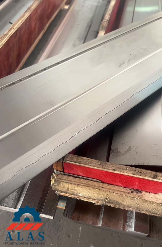 Why Press Brake Dies Wear Out Fast: Failure Analysis & Steel Selection Guide