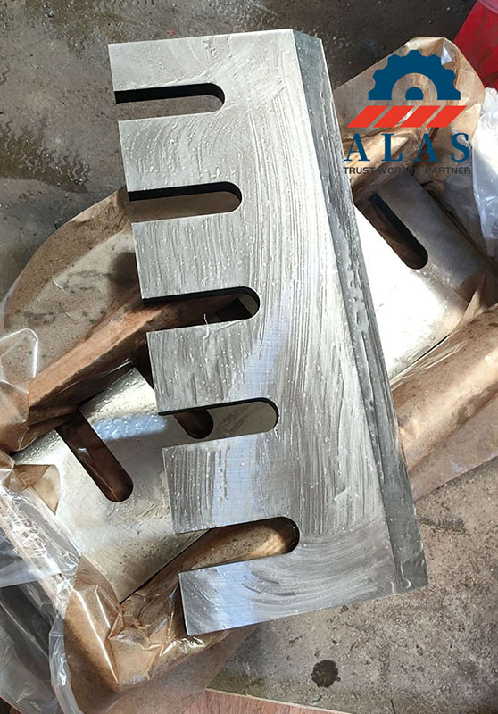 Finished H12 replacement wood chipper knives matching technical footprints for Morbark, Bandit, and Vermeer lines