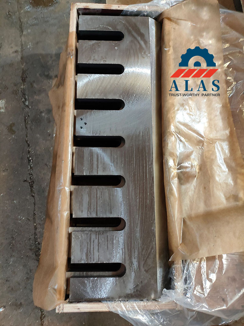 Heavy duty custom wood chipper blades packed in an export grade wooden box with VCI anti-rust paper at ALAS Machinery