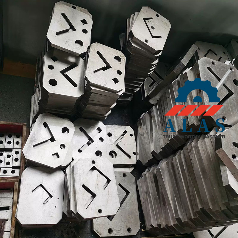 Large batch inventory of semi-finished D2 and DC53 steel angle iron shear blades in Alas Machinery production workshop