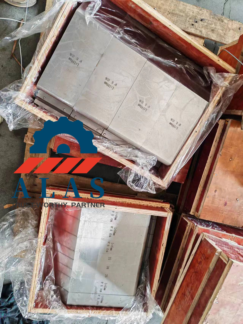 Heavy-duty wooden box packaging for custom press brake punch and die sets to prevent sea freight damage