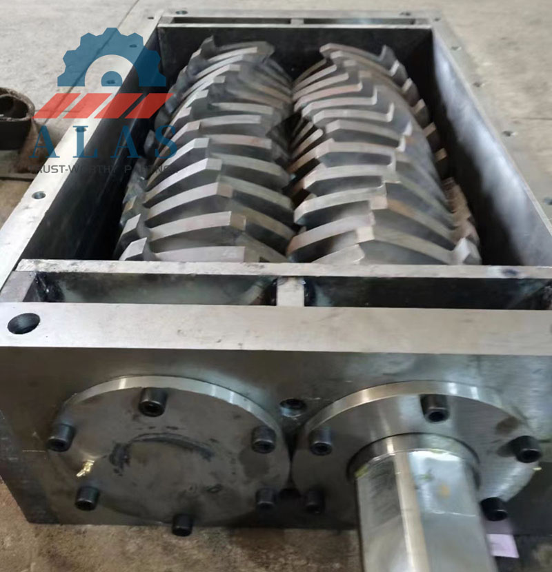 Heavy-duty double-shaft plastic shredder cutting chamber with multi-jaw interlocking blades for industrial recycling