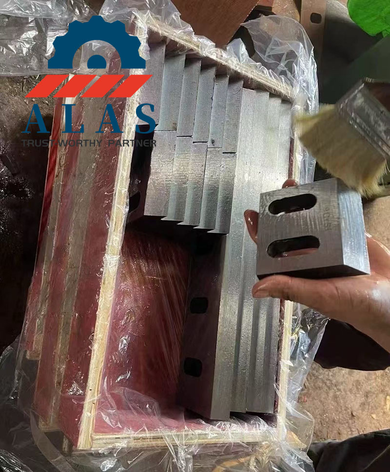 Anti-rust oiling and secure wooden crate packaging of industrial shredder blades for global export
