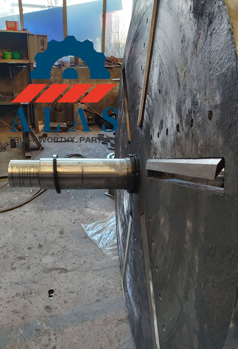ALAS Disc Chipper Blades Installation Heavy-duty wood chipper knives mounted on a rotating cutter disc for industrial log processing
