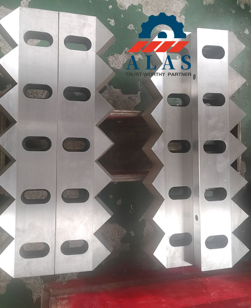 ALAS premium toothed granulator blades with precision-ground compound bevel edges for high-impact plastic crushing