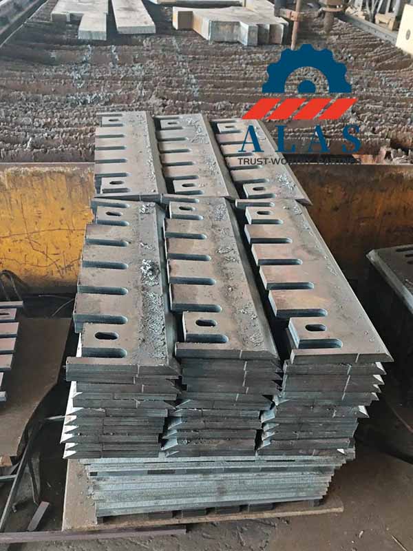 Batch inventory of custom drum chipper counter knives undergoing drawing parameter verification at ALAS factory.