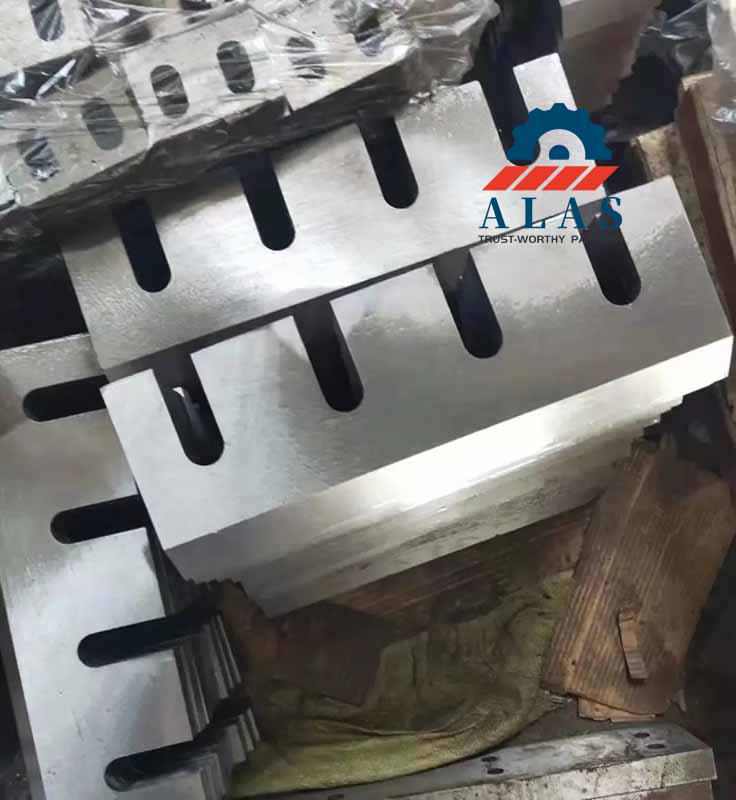 Complete Guide To Chipper Knife Steel: Choose The Right Blade Material