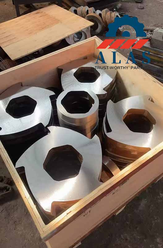ALAS replacement twin-shaft MSW shredder blades packed inside a secure heavy-duty wooden crate for international sea freight.