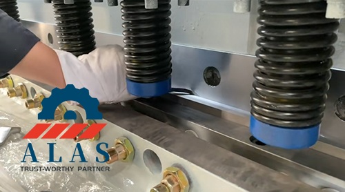 Checking horizontal tool gap alignment on a hydraulic shearing machine using precision feeler gauges
