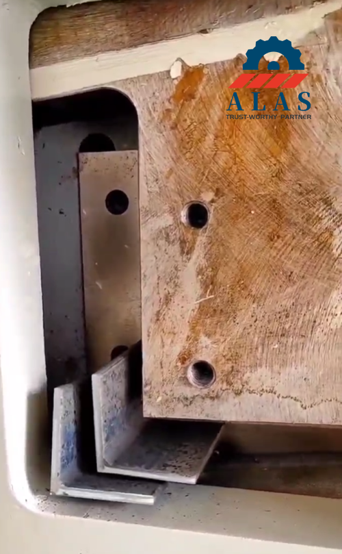 ALAS Ironworker Angle Shear Blades Processing Structural Steel Heavy-duty ironworker angle shear blades installed inside the cropping station cutting structural angle steel