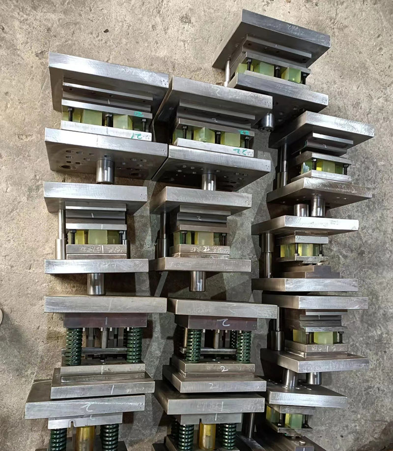 progresAlas High-Precision Metal Stamping Dies Factory Stocksive-stamping-die-tooling-nanjing-alas Custom progressive metal stamping dies and precision precision tooling factory manufactured by Nanjing Alas