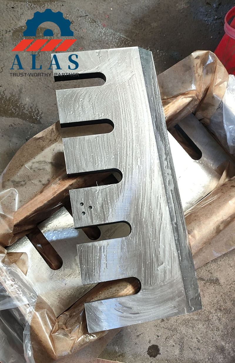 ALAS Export Packing for Chipper Blades Heavy-duty industrial chipper knives coated with anti-rust oil and vacuum sealed for secure international shipping