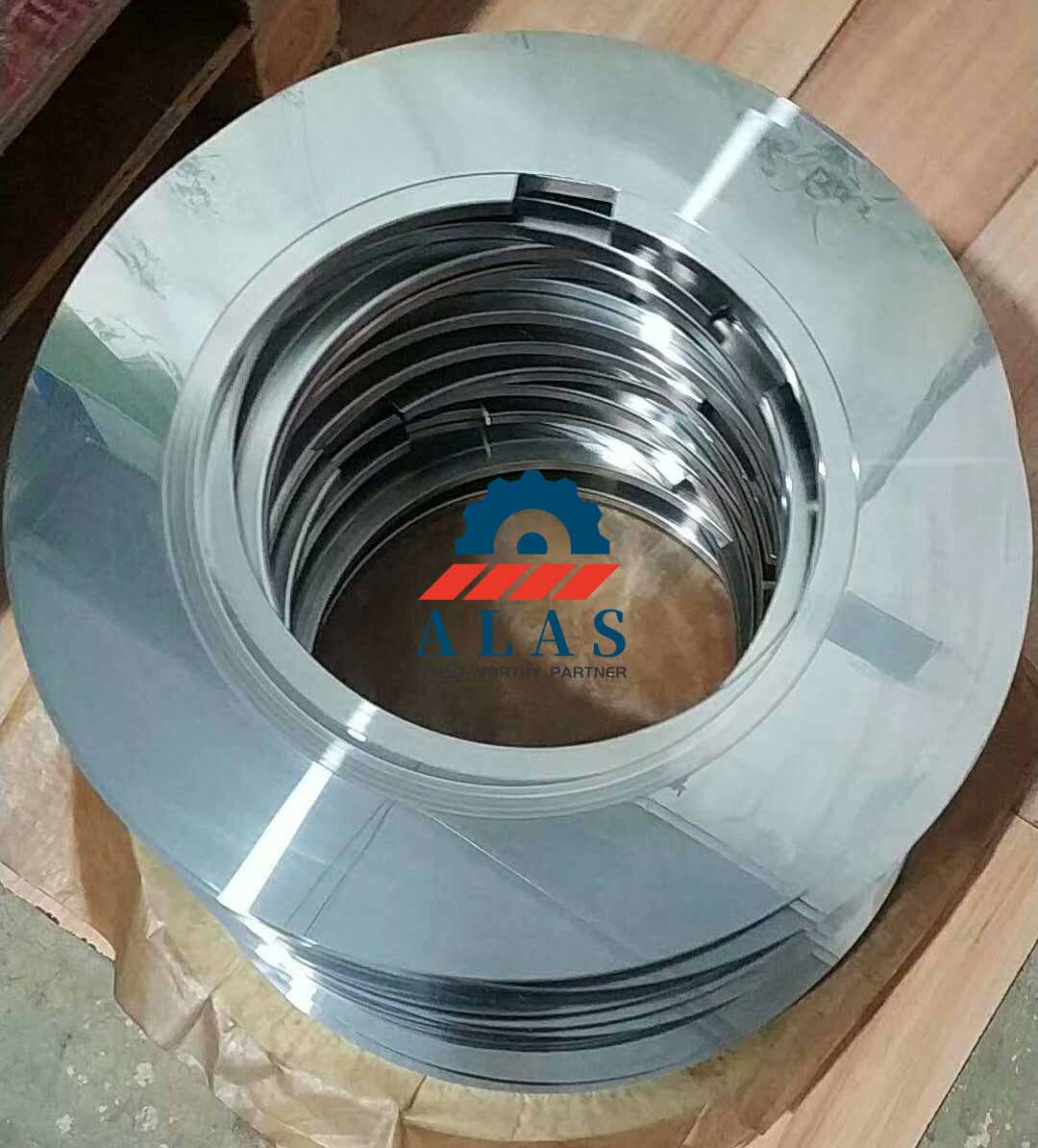 A stack of semi-mirror finished rotary slitter knives showcasing the uniform Ra 0.2 to 0.4 micrometers surface texture.