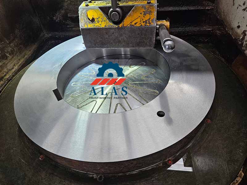 A heavy-duty LD alloy steel rotary slitter knife undergoing precision surface grinding on a CNC magnetic chuck machinery.