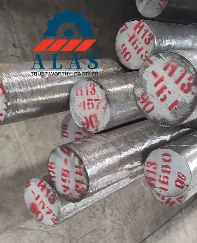 Certified AISI H13 premium chromium tool steel raw material bars for manufacturing industrial shredder knives.