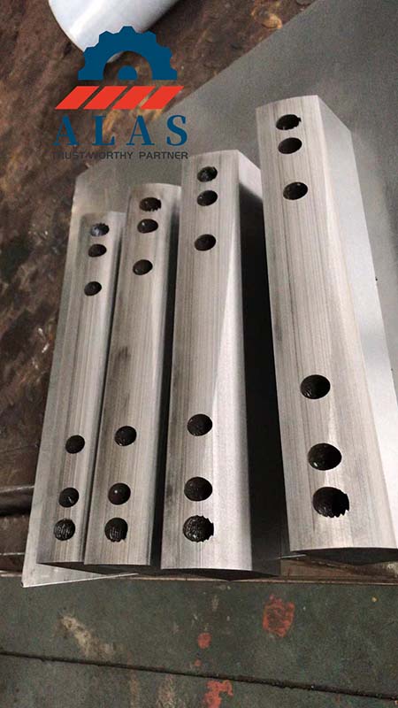 Precision form-fitting high temperature shear knives optimized for elevated-temperature metal manufacturing
